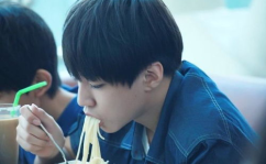 娱乐吃瓜酱王俊凯,娱乐吃瓜界的“酱王”风采