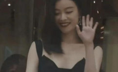 女主进入娱乐圈吃瓜,女主的吃瓜成长记