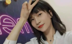 娱乐吃瓜酱视频开头捂脸的女生,娱乐吃瓜酱视频新晋网红引关注